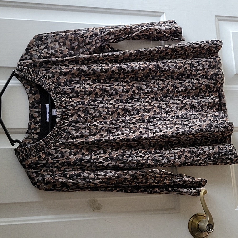 Croft & Barrow size PM, beige, black, gray print, black lining, light weight.